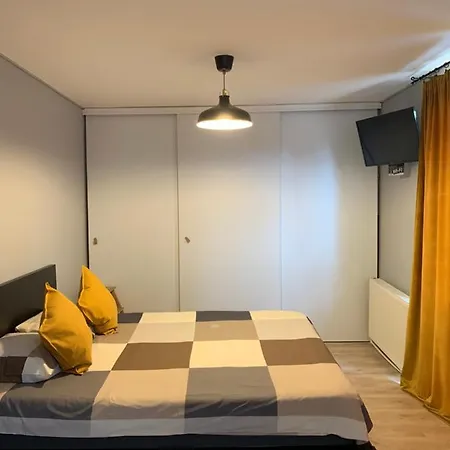 Ultracentral Cozy Apartment Near University Διαμέρισμα