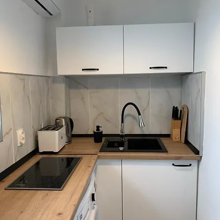 Ultracentral Cozy Apartment Near University Διαμέρισμα *