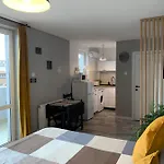 Апартаменты Ultracentral Cozy Apartment Near University Бухарест